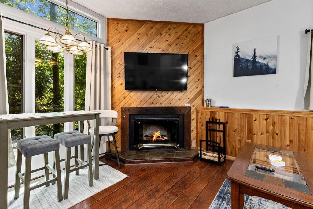Cozy Condo In Wintergreen Resort That Sleeps 4! Lyndhurst 外观 照片